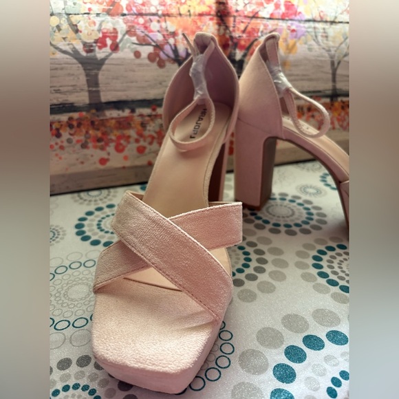 NEW-2025 Cream Suede 
Platform dress 4 in heels - Picture 3 of 7